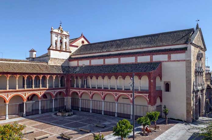 fuente plaza claustro san francisco cordoba